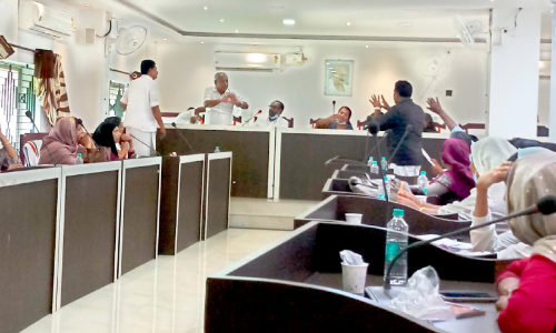 Construction of new building at bus stand Opposition commotion at city council meeting