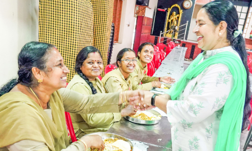 സമരപ്പന്തലുകൾ സന്ദർശിച്ച് ഉമ തോമസ്