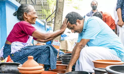 മഴ കൂസാതെ ജോ ജോസഫിന്റെ പ്രചാരണം മഴ കൂസാതെ ജോ ജോസഫിന്റെ പ്രചാരണം