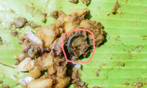 തട്ടുകടയിൽനിന്ന് വാങ്ങിയ കപ്പ ബിരിയാണിയില്‍ വെള്ളിമോതിരം