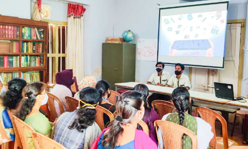 കുട്ടികൾ അധ്യാപകരായി; അമ്മമാർ വിദ്യാർഥികളും