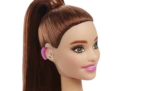 പാവകളിൽ നിന്ന് മാറ്റം തുടങ്ങട്ടെ; ശ്രവണസഹായി ധരിച്ച ബാർബി പാവകൾ പുറത്തിറക്കി മാറ്റെൽ