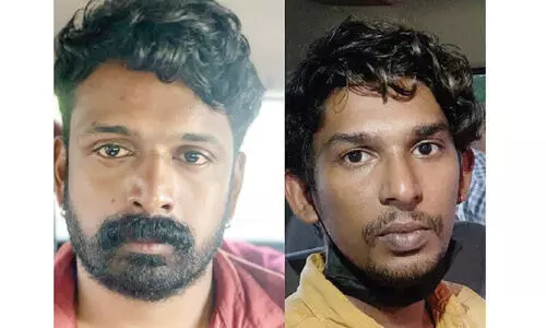 കൊടുങ്ങല്ലൂരിൽ വീണ്ടും മയക്കുമരുന്ന് വേട്ട; അരക്കോടിയുടെ എം.ഡി.എം.എ പിടിച്ചു കൊടുങ്ങല്ലൂരിൽ വീണ്ടും മയക്കുമരുന്ന് വേട്ട; അരക്കോടിയുടെ എം.ഡി.എം.എ പിടിച്ചു