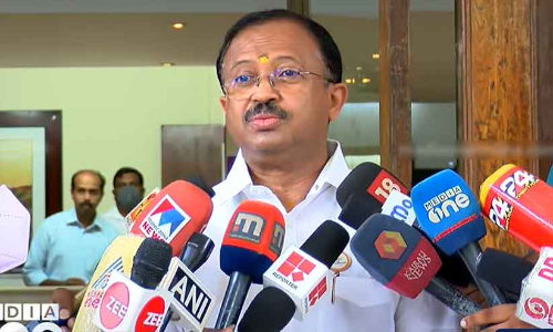 ഇന്ധനവില കേന്ദ്രം കുറച്ചല്ലോ, നികുതിയുടെ ഒരംശം​ കേരളം കുറക്കട്ടെ  -വി. മുരളീധരൻ