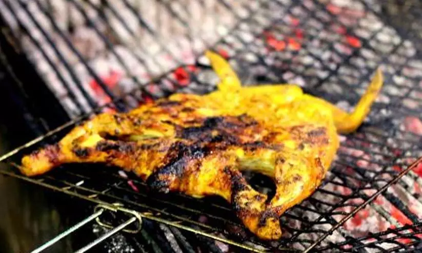 അൽഫാമും അമൂസും കഴിച്ചതിനെ തുടർന്ന് വയറിളക്കവും ഛർദിയും; സ്ഥാപനം ആരോഗ്യ വിഭാഗം അടപ്പിച്ചു അൽഫാമും അമൂസും കഴിച്ചതിനെ തുടർന്ന് വയറിളക്കവും ഛർദിയും; സ്ഥാപനം ആരോഗ്യ വിഭാഗം അടപ്പിച്ചു