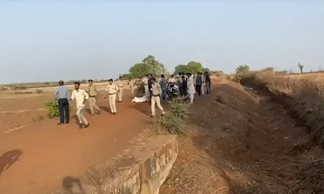 വേട്ടക്കാരുടെ വെടിയേറ്റ് മധ്യപ്രദേശിൽ മൂന്ന് പൊലീസുകാർ കൊല്ലപ്പെട്ടു വേട്ടക്കാരുടെ വെടിയേറ്റ് മധ്യപ്രദേശിൽ മൂന്ന് പൊലീസുകാർ കൊല്ലപ്പെട്ടു