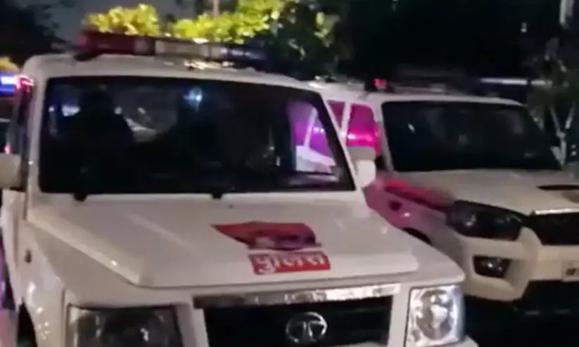 ആറു വയസ്സുകാരി പിക് അപ് കയറി മരിച്ചു;  നാട്ടുകാർ വാഹനം കത്തിച്ചു; ഡ്രൈവറെ തീയിലേക്ക് എറിഞ്ഞുകൊന്നു