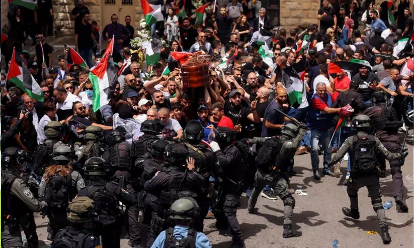 ശിറീൻ ആഖിലയുടെ വിലാപയാത്രക്കിടെ ഇസ്രായേൽ ആക്രമണം: വിമർശിച്ച് ലോകം