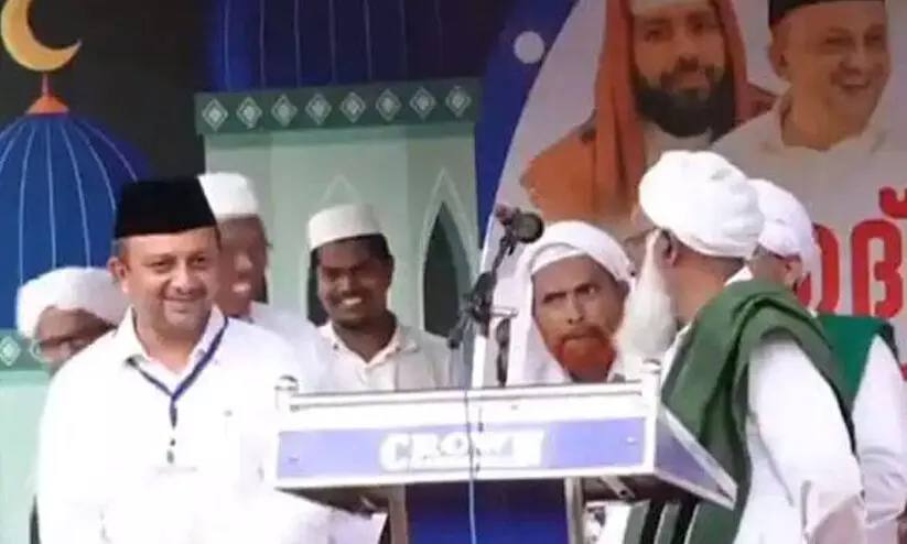 പെൺകുട്ടികൾക്ക് വിലക്ക്; പ്രശ്നം ലജ്ജയെന്ന് ജിഫ്രി തങ്ങൾ പെൺകുട്ടികൾക്ക് വിലക്ക്; പ്രശ്നം ലജ്ജയെന്ന് ജിഫ്രി തങ്ങൾ