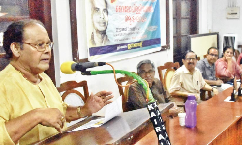 ഇന്നസെന്‍റ് കാക്ക ചൊല്ലി; ഗുരുനാഥ സ്മരണയിൽ