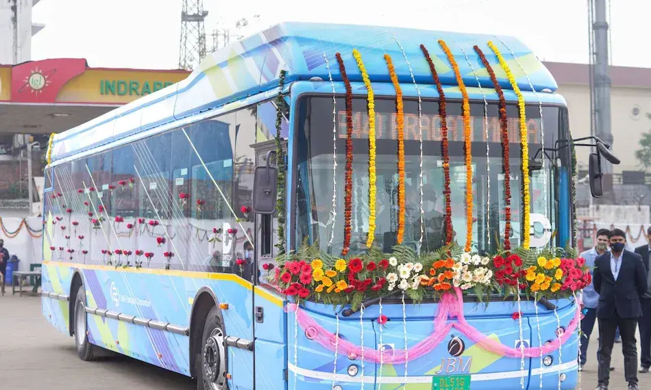 പൊതുഗതാഗതത്തിനായി 1500 ലോ ഫ്ലോർ ഇലക്ട്രിക് ബസുകൾ വാങ്ങാൻ ഡൽഹി സർക്കാർ