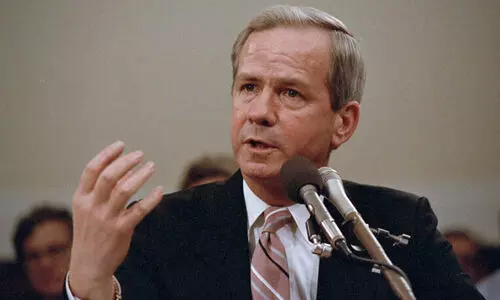 റോബർട്ട് സി മക്ഫാർലെയ്ൻ അന്തരിച്ചു