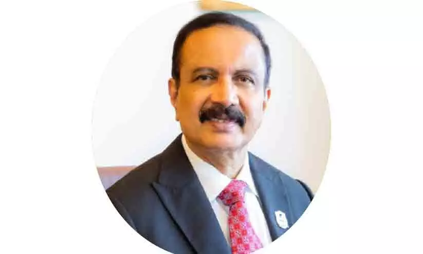 അ​നു​ക​മ്പ​യു​ള്ള ഭ​ര​ണാ​ധി​കാ​രി -ഡോ. ​ആ​സാ​ദ്​ മൂ​പ്പ​ൻ