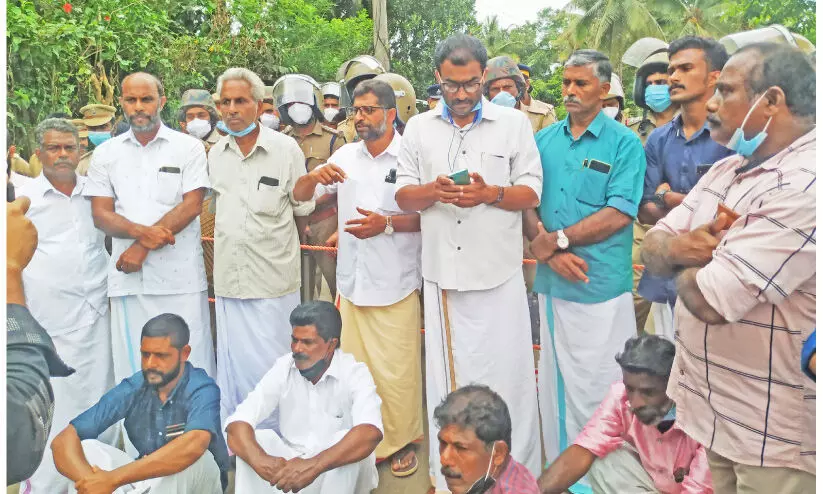 അഭിഭാഷകന്‍റെ ആത്മഹത്യ; പൊലീസ് സ്റ്റേഷൻ മാർച്ചിൽ പ്രതിഷേധമിരമ്പി