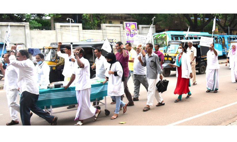 എയിംസ്: പ്രതീകാത്മക ആശുപത്രിയുമായി സമരസമിതി എയിംസ്: പ്രതീകാത്മക ആശുപത്രിയുമായി സമരസമിതി