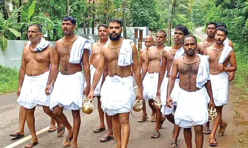 കൊട്ടിയൂർ മഹോത്സവം; നെയ്യമൃത് വ്രതക്കാർ പ്രയാണം തുടങ്ങി