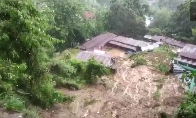 അസമിൽ പ്രളയം; മണ്ണിടിച്ചിലിൽ മൂന്ന് മരണം, 24000 ആളുകളെ മാറ്റി പാർപ്പിച്ചു