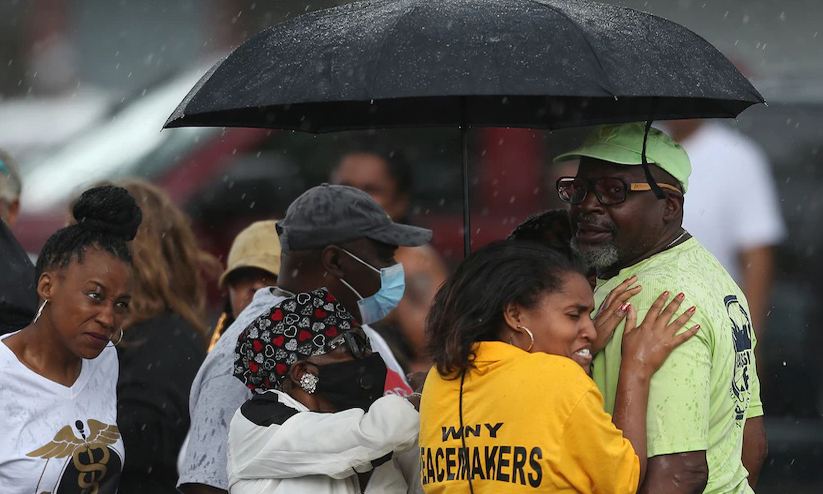 ന്യൂയോർക്കിൽ വംശീയാക്രമണം; 18കാരന്റെ വെടിവെപ്പിൽ 10 മരണം ന്യൂയോർക്കിൽ വംശീയാക്രമണം; 18കാരന്റെ വെടിവെപ്പിൽ 10 മരണം
