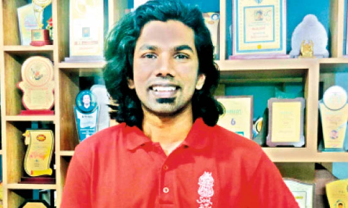 പുഴുവിലൂടെ സിനിമ പിന്നണിഗാന രംഗത്തേക്ക് അതുൽ നറുകര