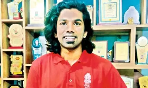 പുഴുവിലൂടെ സിനിമ പിന്നണിഗാന രംഗത്തേക്ക് അതുൽ നറുകര