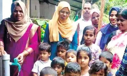 കാല് നൂറ്റാണ്ടിന്റെ കാത്തിരിപ്പ്; ഒടുവിൽ എക്കാപ്പറമ്പ് അംഗന്വാടിയിൽ കുടിവെള്ളമെത്തി കാല് നൂറ്റാണ്ടിന്റെ കാത്തിരിപ്പ്; ഒടുവിൽ എക്കാപ്പറമ്പ് അംഗന്വാടിയിൽ കുടിവെള്ളമെത്തി