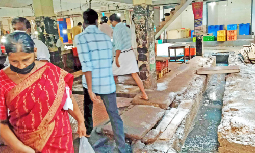 പകർച്ചവ്യാധിയുടെ മൊത്തവിതരണ കേന്ദ്രമായി കല്ലാച്ചി മത്സ്യമാർക്കറ്റ്