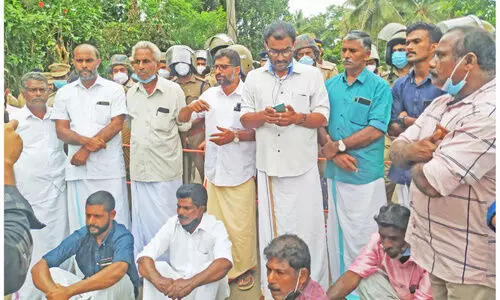 അഭിഭാഷകന്‍റെ ആത്മഹത്യ; പൊലീസ് സ്റ്റേഷൻ മാർച്ചിൽ പ്രതിഷേധമിരമ്പി