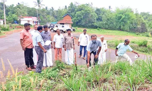 കിൻഫ്ര വ്യവസായ പാർക്കിനായി സ്ഥലമേറ്റെടുപ്പ്: രണ്ടാംഘട്ട സർവേ തുടങ്ങി കിൻഫ്ര വ്യവസായ പാർക്കിനായി സ്ഥലമേറ്റെടുപ്പ്: രണ്ടാംഘട്ട സർവേ തുടങ്ങി