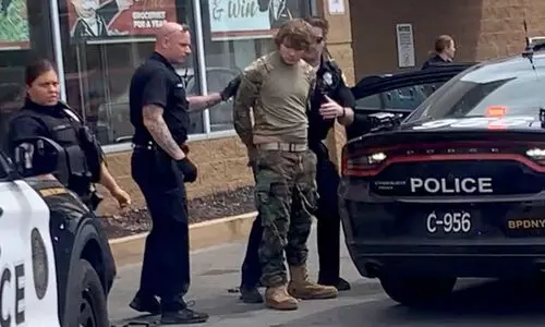 ന്യൂയോർക്കിലെ സൂപ്പർമാർക്കറ്റിൽ പതിനെട്ടുകാരന്‍റെ വെടിവെപ്പിൽ 10 പേർ കൊല്ലപ്പെട്ടു; പിന്നിൽ വർണവെറി