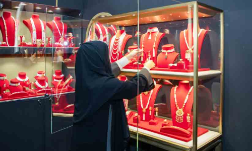 വജ്രത്തിളക്കത്തിൽ ഖത്തരി ഡിസൈനർമാർ വജ്രത്തിളക്കത്തിൽ ഖത്തരി ഡിസൈനർമാർ