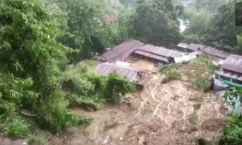 അസമിൽ പ്രളയം; മണ്ണിടിച്ചിലിൽ മൂന്ന് മരണം, 24000 ആളുകളെ മാറ്റി പാർപ്പിച്ചു