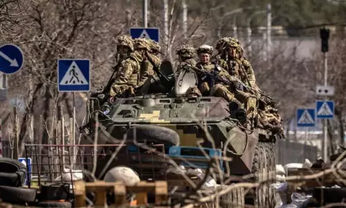 റഷ്യൻ ഹെലികോപ്റ്ററുകൾ തകർത്തു; നദി കടക്കാനുള്ള ശ്രമം തടഞ്ഞുവെന്നും യുക്രെയ്ൻ