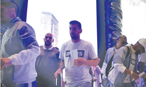 താരങ്ങളിറങ്ങി; ഫുട്​ബാൾ മണ്ണിൽ ആവേശക്കടലിരമ്പം