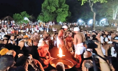 ചോതി വിളക്ക് തെളിഞ്ഞു; കൊട്ടിയൂർ വൈശാഖ മഹോത്സവത്തിന് തുടക്കം