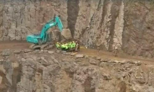 ക്വാറി അപകടം; രക്ഷപ്പെടുത്തിയ തൊഴിലാളി ആശുപത്രിയിലേക്ക് കൊണ്ടുപോകും വഴി മരിച്ചു