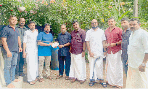 ഇ​ട​പ്പാ​ള​യം ബ​ഹ്‌​റൈ​ൻ ചാ​പ്റ്റ​ർ ചി​കി​ത്സ ഫ​ണ്ട് കൈ​മാ​റി