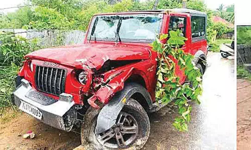 ജീപ്പ് വൈദ്യുതിത്തൂണിലും മതിലിലും ഇടിച്ചുമറിഞ്ഞ് കാൽനടക്കാരന് പരിക്ക്