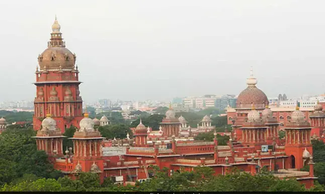 ജഡ്ജിയും അഭിഭാഷകരും മൂന്നിടങ്ങളിൽ, വാട്സ് ആപ്പിലൂടെ വാദംകേട്ട് മദ്രാസ് ഹൈകോടതി