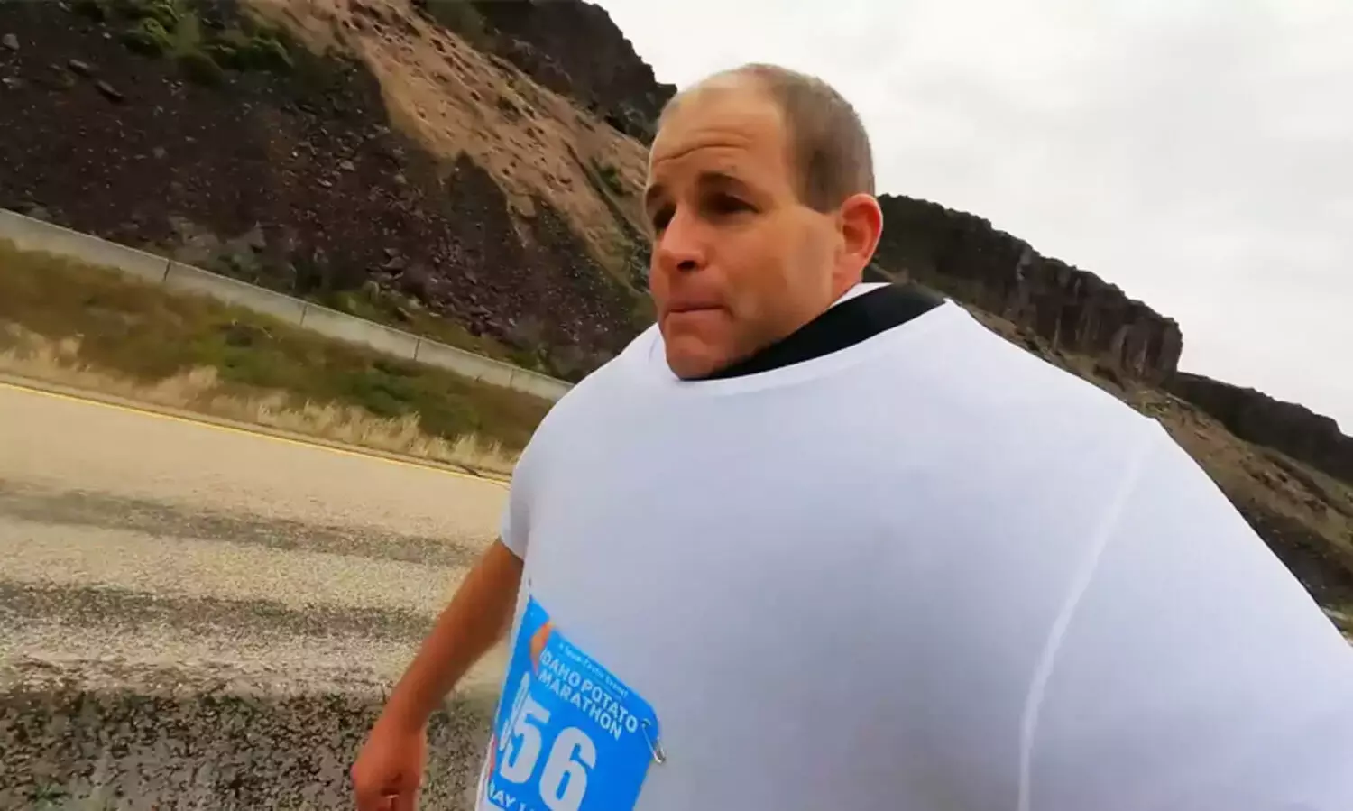 111 ടീഷർട്ടുകൾ ധരിച്ച് മാരത്തൺ നടത്തി യുവാവ്, വൈറലായി ഗിന്നസ് റെക്കോർഡ് വിഡിയോ