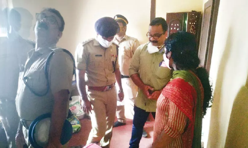 മോഡലിന്റെ മരണം; ശാസ്ത്രീയ പരിശോധന വിഭാഗം തെളിവെടുത്തു മോഡലിന്റെ മരണം; ശാസ്ത്രീയ പരിശോധന വിഭാഗം തെളിവെടുത്തു