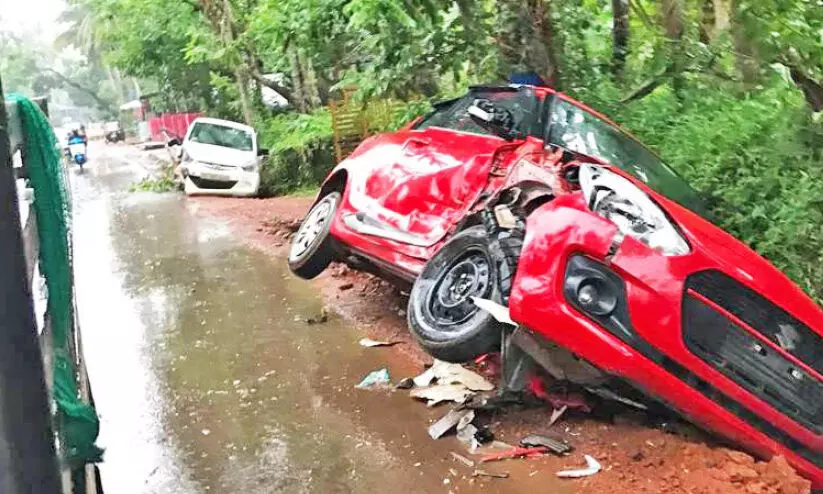 കാറുകൾ കൂട്ടിയിടിച്ചു