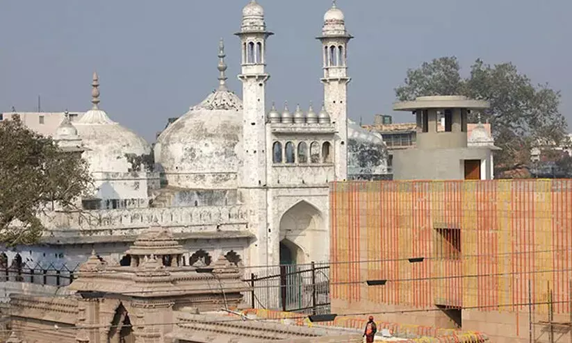 ഗ്യാൻവാപി പള്ളി: നമസ്കാരം തടയരുത്; ശിവലിംഗം കണ്ടെത്തിയെന്നുപറയുന്ന സ്ഥലം സംരക്ഷിക്കണം -സുപ്രീംകോടതി ഗ്യാൻവാപി പള്ളി: നമസ്കാരം തടയരുത്; ശിവലിംഗം കണ്ടെത്തിയെന്നുപറയുന്ന സ്ഥലം സംരക്ഷിക്കണം -സുപ്രീംകോടതി