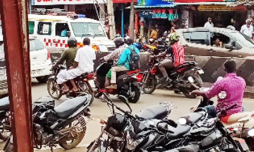 ഗതാഗതക്കുരുക്കിൽ വലഞ്ഞ് ഗൂഡല്ലൂർ