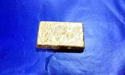 ഇ​ൻ​ഡി​ഗോ വി​മാ​ന​ത്തി​ന്‍റെ ശു​ചി​മു​റി​യി​ൽ 50 ല​ക്ഷ​ത്തി​ന്‍റെ സ്വ​ർ​ണം