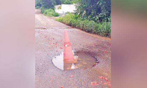 ചുട്ടക്കടവിൽ റോഡിന് നടുവിൽ അപകടക്കുഴി