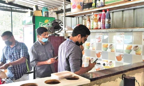 ഈച്ചയും പൂച്ചയും പാറ്റയും; പി​ലാ​ത്ത​റ​യി​ലെ വിവാദ ഹോട്ടൽ ഭക്ഷ്യസുരക്ഷാവകുപ്പ് പൂട്ടിച്ചു