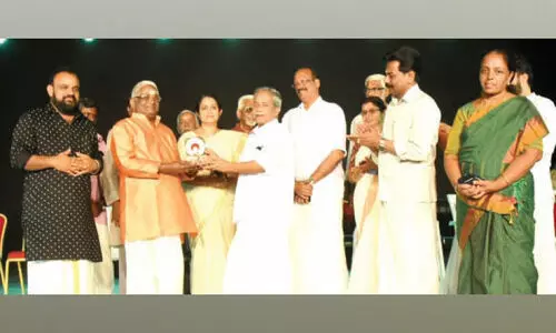 കൂ​ട​ല്‍മാ​ണി​ക്യം ഉ​ത്സ​വം: മാ​ണി​ക്യ​ശ്രീ പു​ര​സ്കാ​രം സ​മ്മാ​നി​ച്ചു