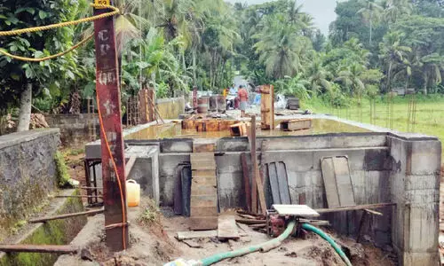 നിർമാണം പാതിവഴിയിലായ മങ്ങാട് പൊന്നംപാലം നിർമാണം പാതിവഴിയിലായ മങ്ങാട് പൊന്നംപാലം