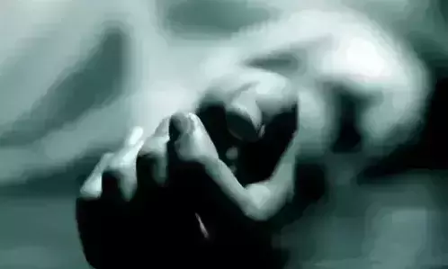 ഭാര്യ വൃത്തിയായി സാരി ധരിക്കുന്നില്ല; മഹാരാഷ്ട്രയിൽ യുവാവ് ജീവനൊടുക്കി