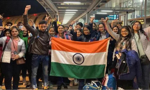 യുക്രെയ്നിൽനിന്ന് മടങ്ങിയവർക്ക് തുടർപഠനം അനുവദിക്കാനാവില്ലെന്ന് കേന്ദ്രം; രാജ്യത്തെ യോഗ്യത പരീക്ഷക്കും അവസരം ലഭിക്കില്ല